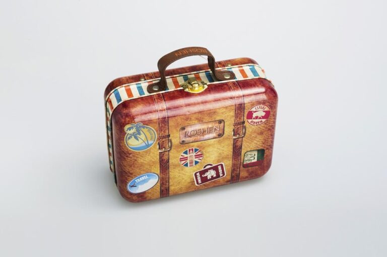 VANA Specialty Packaging Gallery - Metal Tins